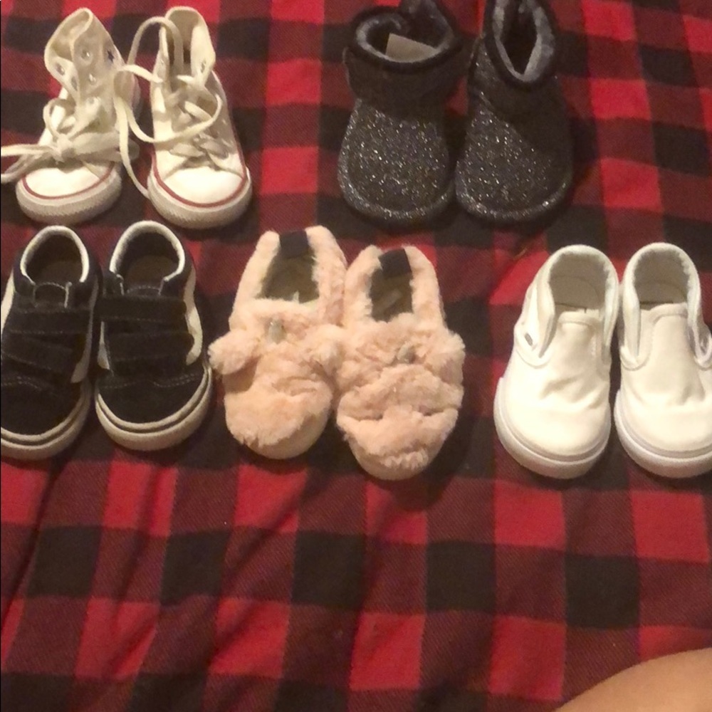 Bundle of baby shoes sz. 4
